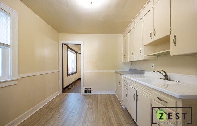 2 beds, 1 bath, $1,000, Unit Unit 1