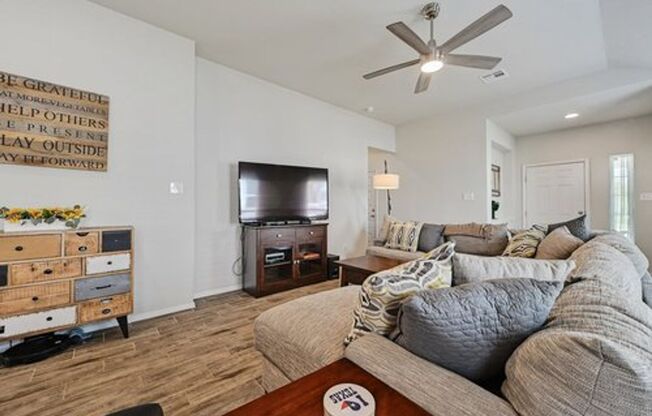 3 Bedroom 2 Bathroom Modern House in San Marcos