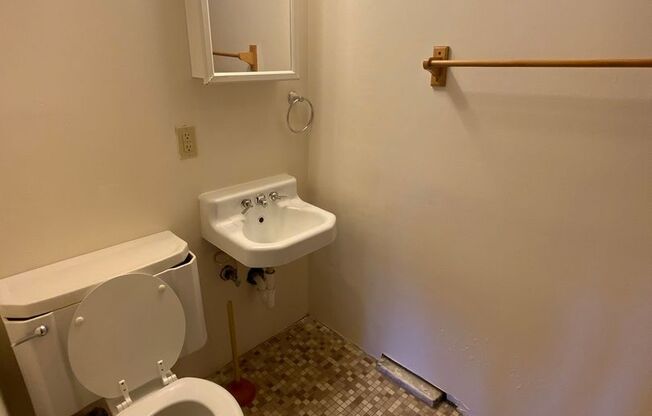 1 bed, 1 bath, 700 sqft, $850