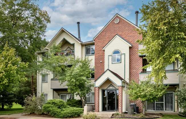 Property Exterior at Somerset Apartments in Lincoln, NE
