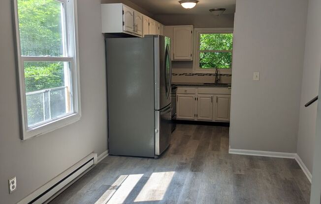 2 beds, 1 bath, $1,595, Unit Unit 201