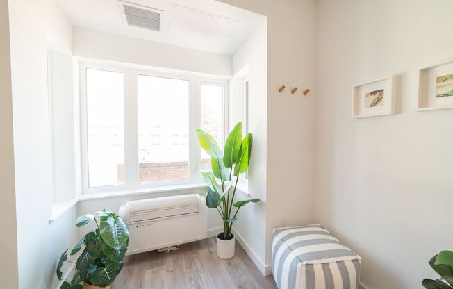 Studio, 1 bath, 349 sqft, $1,500, Unit 606A (Shared Studio, Female)