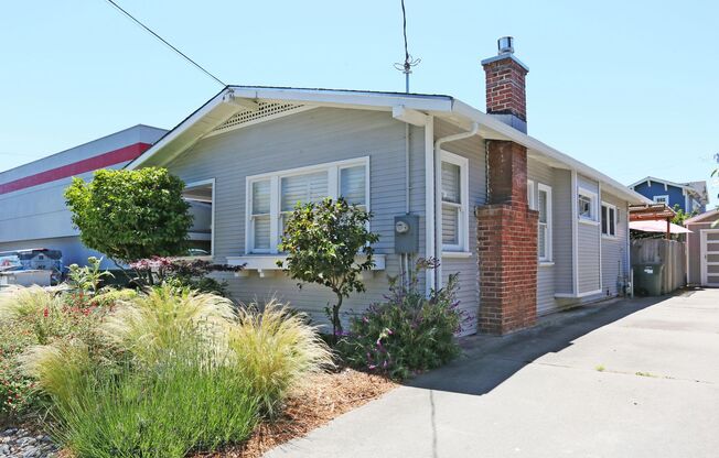 OPEN HOUSE: Sunday (6/1) from 3:00pm to 4:15pm. 2BR/1BA single family home in San Mateo, Deck, Yard, Laundry, Parking, Pet considered, Close to downtown San Mateo(38 South Delaware Street)