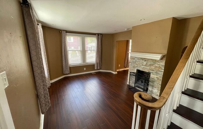 Charming 2BR Home with Large Yard & Porch in Mount Washington