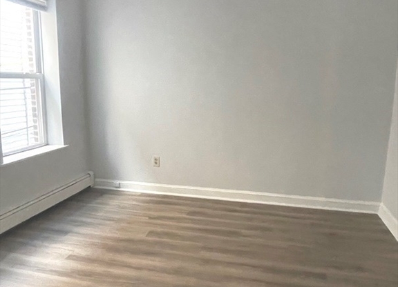 4 beds, 1 bath, 1,200 sqft, $4,000, Unit 3(2B)