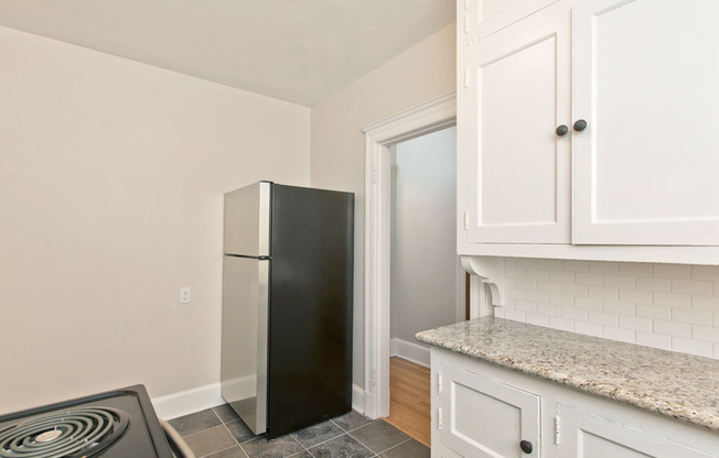 Studio, 1 bath, 390 sqft, $1,395, Unit 26