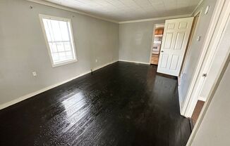 3 beds, 1 bath, $950