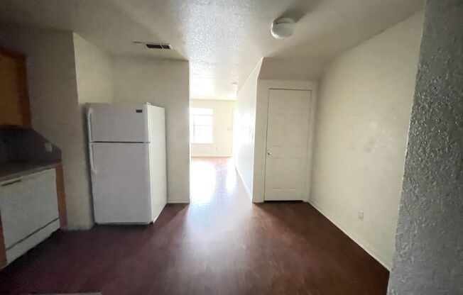 3 beds, 2 baths, 1,199 sqft, $925