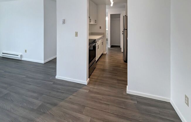 2 beds, 1 bath, 830 sqft, $1,895, Unit 406