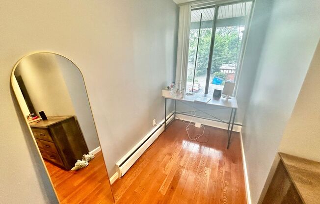 2 beds, 1 bath, 768 sqft, $2,425, Unit 325