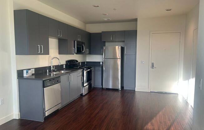 2 beds, 2 baths, 890 sqft, $2,565, Unit 252