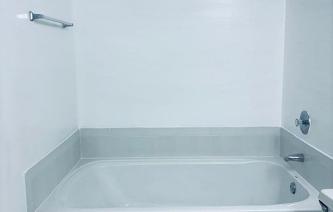 3 beds, 2 baths, 1,700 sqft, $3,050, Unit 08-203