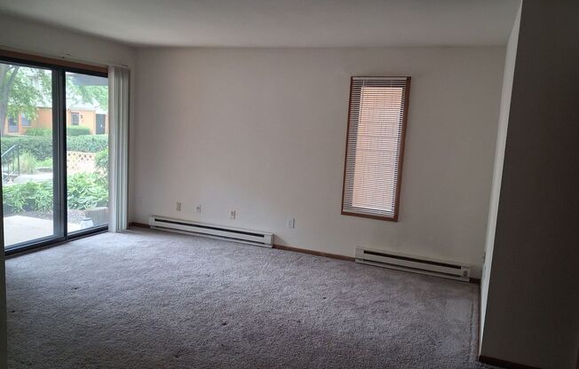 1 bed, 1 bath, 750 sqft, $1,350, Unit 8125-8125J