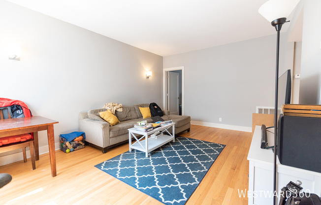 2032 W BERWYN AVE