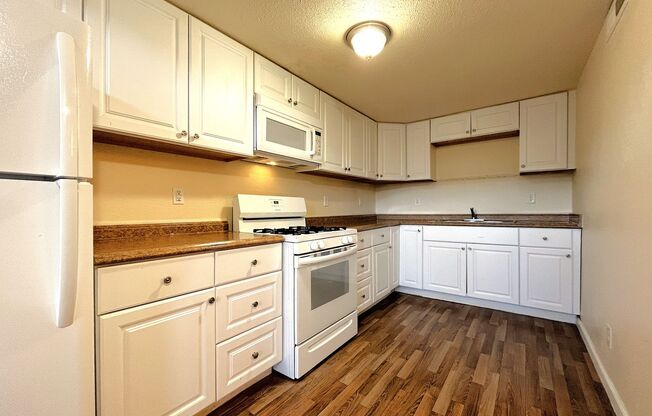 2 beds, 1 bath, 700 sqft, $945, Unit Unit 26