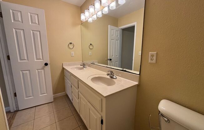 3 beds, 2 baths, $1,500, Unit 1622 Tolleson Loop Apt A