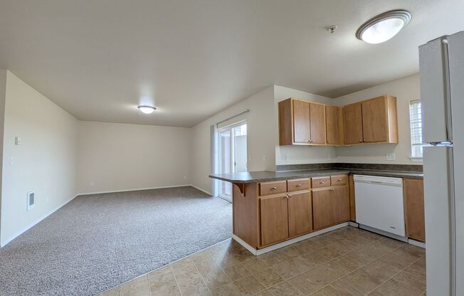 2 beds, 2 baths, 994 sqft, $1,575, Unit E302
