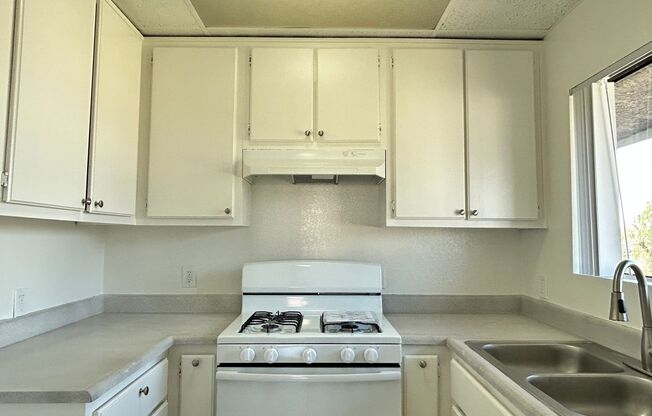 1546 W 145th St