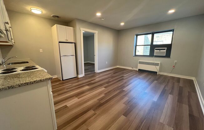 1 bed, 1 bath, 450 sqft, $1,549, Unit 5326 Fifth Ave. #26