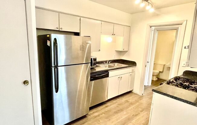 Two-story 1/1.5 Apt in Northeast Austin - Windsor Park