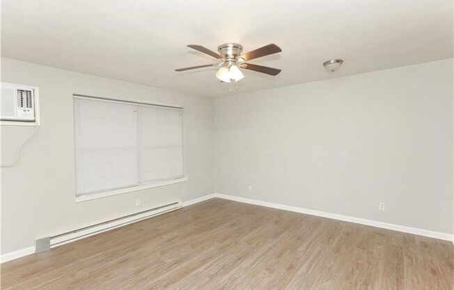 1 bed, 1 bath, 698 sqft, $1,150, Unit D4