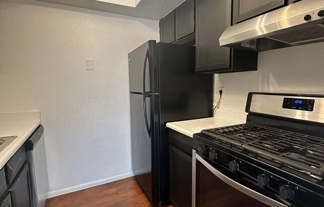 1 bed, 1 bath, 570 sqft, $1,325, Unit 26