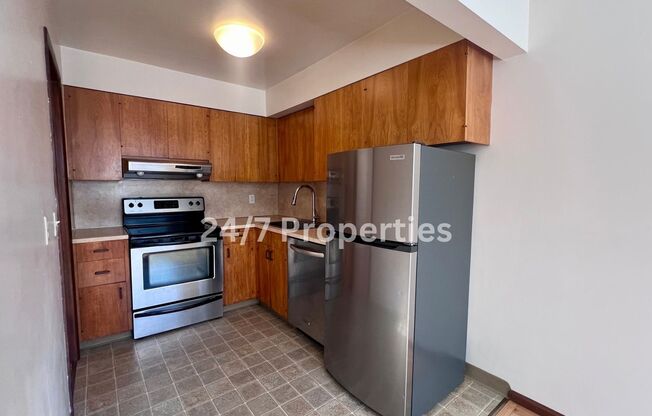 2 beds, 1 bath, $1,370, Unit 04