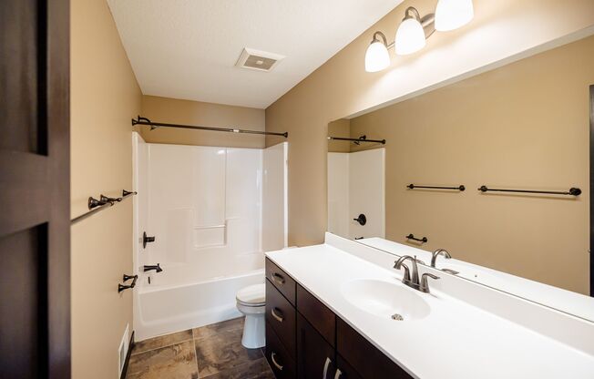 2 beds, 1.5 baths, 1,080 sqft, $1,875, Unit 3324