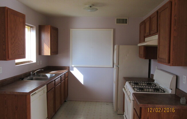 3 beds, 2 baths, $1,750