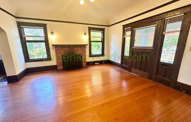 4725 and 4727 NE 10th Ave