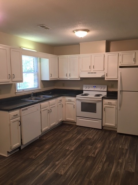 2 beds, 2.5 baths, 1,200 sqft, $1,650, Unit 4400