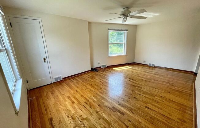 Updated 2 bed 1 bath apartment!