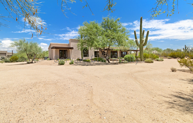 6211 E SAGUARO VIS CT