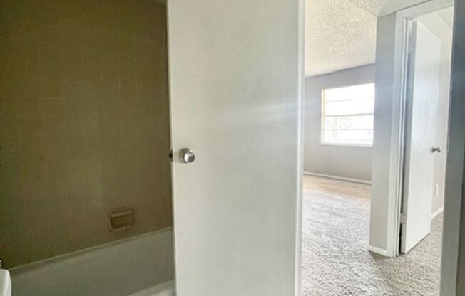 1 bed, 1 bath, 900 sqft, $1,150, Unit 86