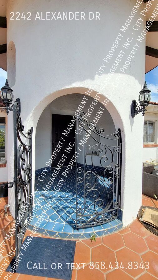 2242 ALEXANDER DR