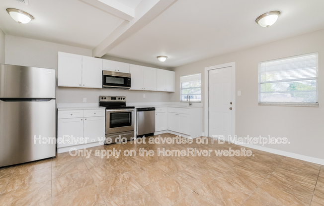 2107 W FERRIS AVE