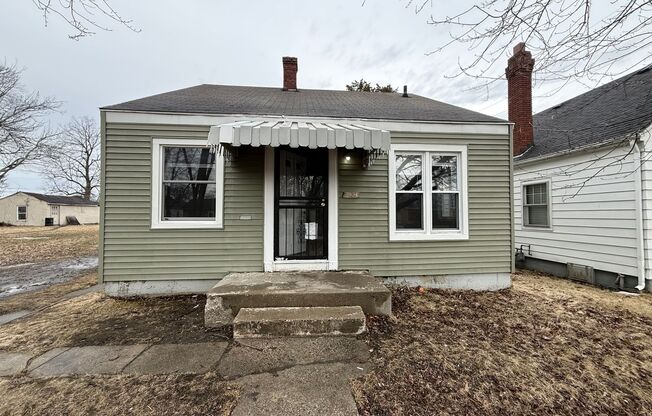 2921 Chestnut St- Two Bedroom Remodeled Home! *Available Now*