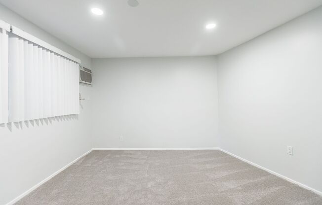 3 beds, 2 baths, 1,300 sqft, $3,698, Unit 202