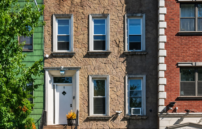 8 STANHOPE ST