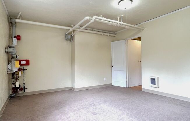 1 bed, 1 bath, 700 sqft, $1,295, Unit A