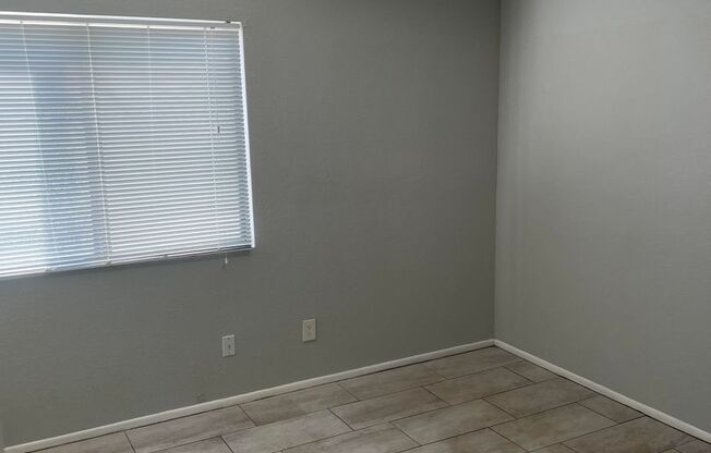 2 Bedroom + 2 Bathroom Apartment! Minutes away from the 14 Freeway! Move-in Ready!!