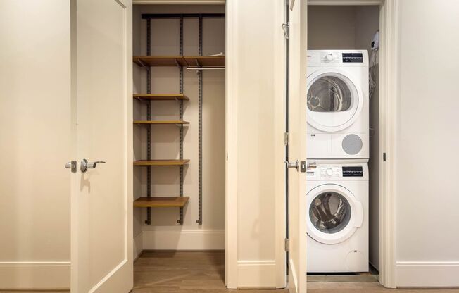 1 bed, 1 bath, $3,000, Unit 419