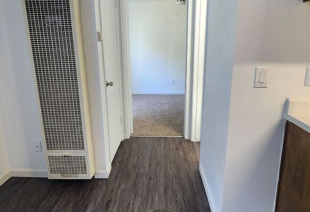 1 bed, 1 bath, 560 sqft, $1,350, Unit 1350-28