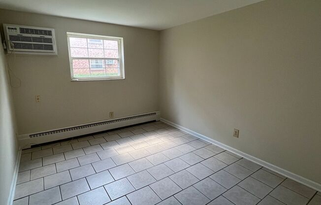1 bed, 1 bath, 650 sqft, $825, Unit 940-12