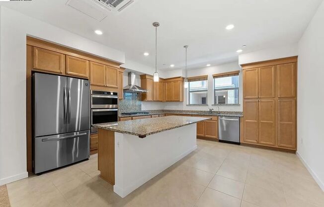 Beautiful Recently Built 2 Bedroom 2.5 Bath Tri Level Condo in Desirable Urban Oaks!