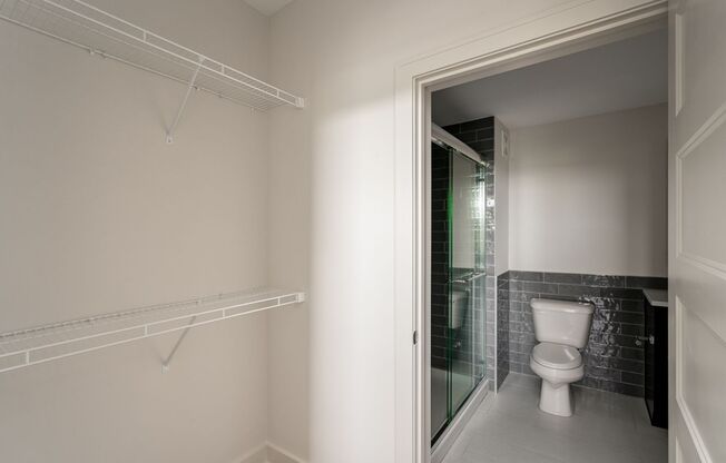2 beds, 1 bath, $1,800, Unit 1050 N 4th St. Apt. 421