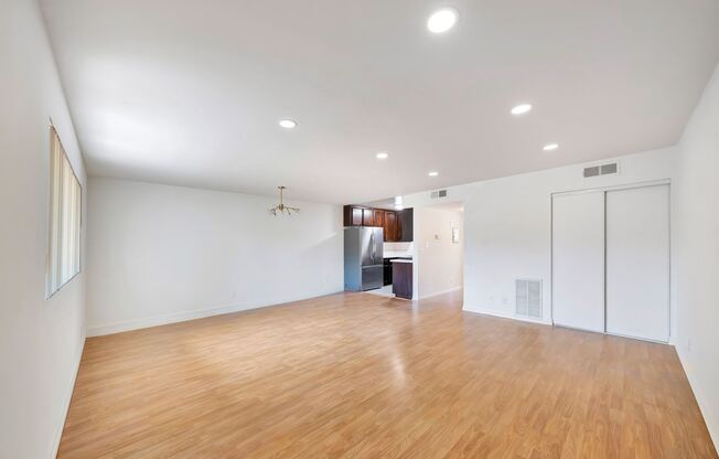 1614 E CHEVY CHASE DR