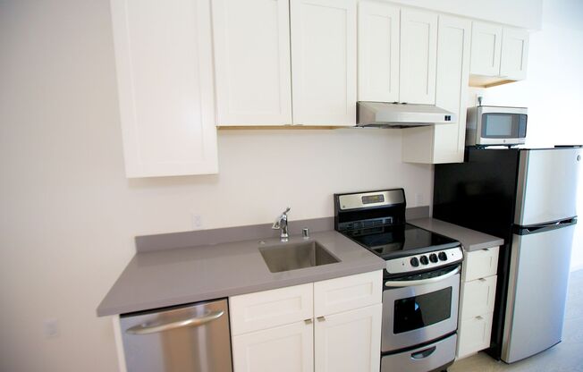 Studio, 1 bath, 340 sqft, $2,630, Unit 1335 Folsom St, Unit 502