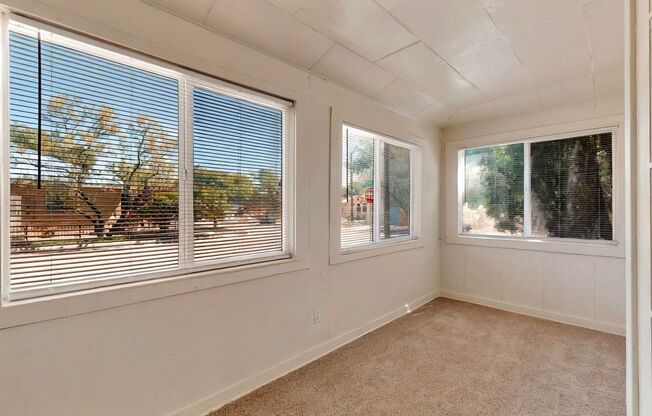 2 beds, 1 bath, 900 sqft, $1,400, Unit 823 11th Street NW