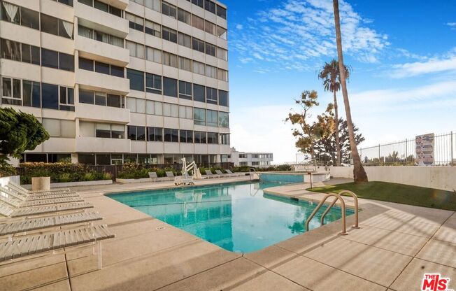 17350 SUNSET BLVD